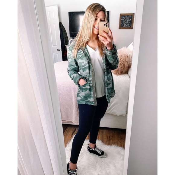 ✨ Universal Thread Camo Jacket ✨ - Picture 4 of 4